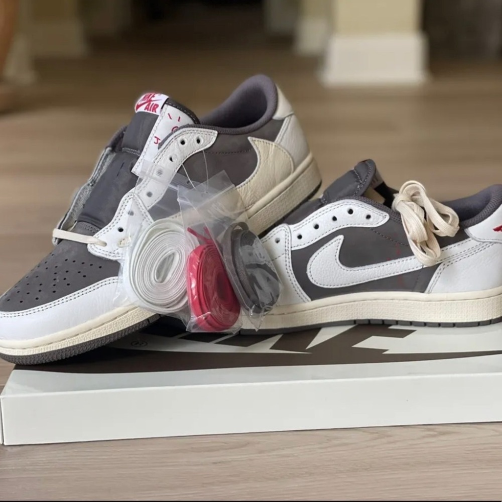 NIKE TRAVIS SCOTT REVERSE MOCHA SZ 9